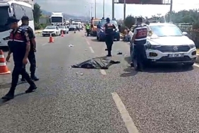 Edremit’te yaşlı adam karşıya geçemedi