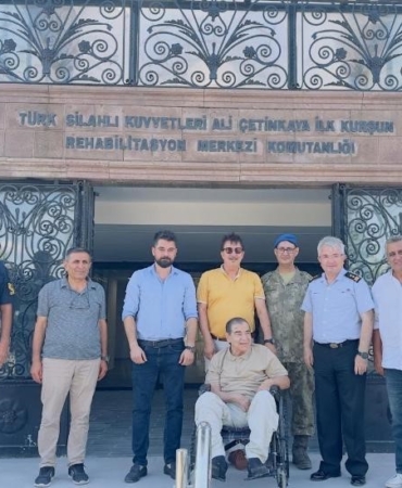 Efsane başkanı Mehmetçik’e bağışladığı rehabilitasyon merkezine götürdü