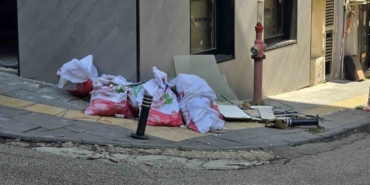 Engelli yolu engel dolu