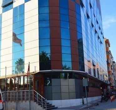 Erdek’te denizde boğulma tehlikesi geçiren kadın hastanede hayatını kaybetti