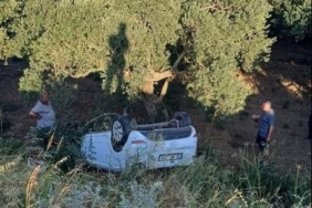 Erdek’te yoldan çıkan araç şarampole uçtu