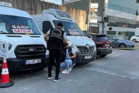 Esenler’de bir şahıs yüksek sesle müzik dinleyenleri uyardı: Kurşunların hedefi oldu