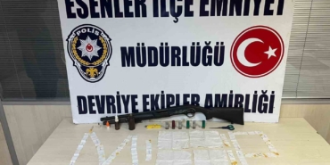 Esenler’de uyuşturucu operasyonu: 12 ayrı suçtan aranan firari yakalandı