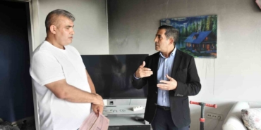 Esenyurt Belediye Başkanı Özer, evinde yangın çıkan ailenin çağrısını cevapsız bırakmadı