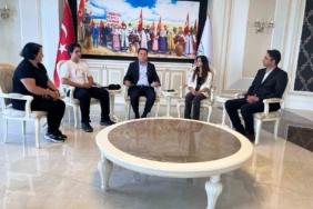 Esenyurt Belediye Başkanı Prof. Dr. Ahmet Özer, LGS’de başarılı olan Daşdemir kardeşleri makamında ağırladı