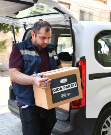 Esenyurt Belediyesi’nden ihtiyaç sahibi 4 bin vatandaşa gıda kolisi yardımı