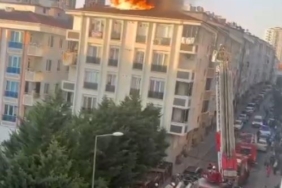 Esenyurt’ta 5 katlı binanın çatısı alev alev yandı
