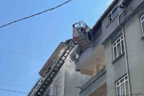 Esenyurt’ta iki bina arasındaki gecekondu alev alev yandı, korku dolu anlar yaşandı