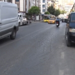 Esenyurt’ta kasklı saldırganlar oto yıkamayı kurşunladı; o anlar kamerada