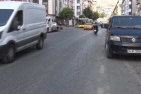 Esenyurt’ta kasklı saldırganlar oto yıkamayı kurşunladı; o anlar kamerada