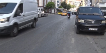 Esenyurt’ta kasklı saldırganlar oto yıkamayı kurşunladı; o anlar kamerada