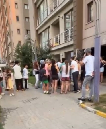 Esenyurt’ta kedi maması tartışmadı kamerada