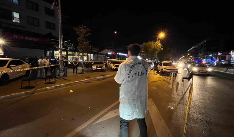 Esenyurt’ta motosikletli şahıslar restorana silahlı saldırı düzenledi: 1 ölü