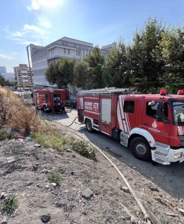 Esenyurt’ta otluk alanda çıkıp geniş alana yayılan yangın söndürüldü
