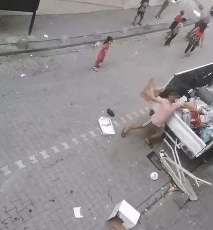 Esenyurt’ta tartıştığı komşusunun evini böyle taşladı