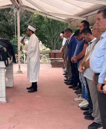 Eski bakanın kardeşi emekli hakim Nedim Adak, son yolculuğuna uğurlandı