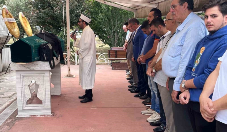 Eski bakanın kardeşi emekli hakim Nedim Adak, son yolculuğuna uğurlandı