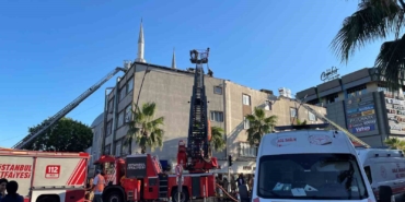 Eyüpsultan’da iş hanının çatısında korkutan yangın