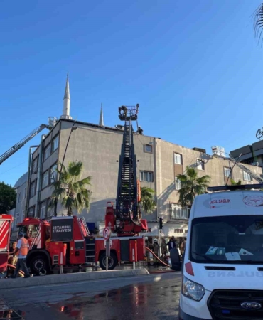 Eyüpsultan’da iş hanının çatısında korkutan yangın