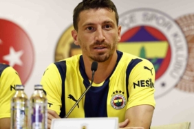 Fenerbahçe 7 futbolcu için imza töreni düzenledi