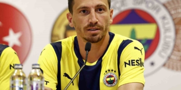 Fenerbahçe 7 futbolcu için imza töreni düzenledi