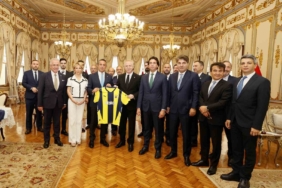 Fenerbahçe Başkanı Ali Koç ve Yönetim Kurulu Üyeleri, İstanbul Valisi Davut Gül’ü ziyaret etti