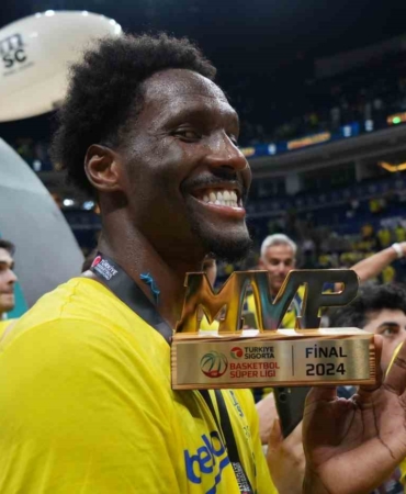 Fenerbahçe Beko, Nigel Hayes-Davis ile sözleşme yeniledi