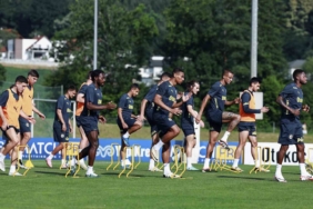 Fenerbahçe, günü çift antrenmanla tamamladı