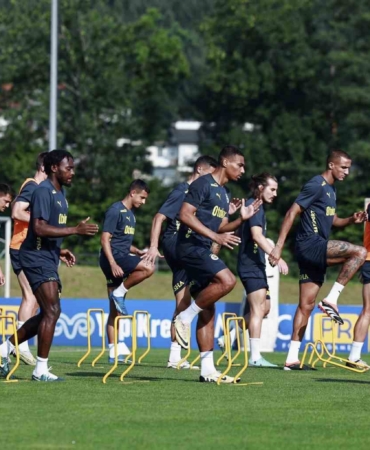 Fenerbahçe, günü çift antrenmanla tamamladı