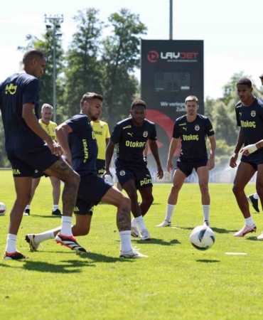 Fenerbahçe, yeni sezon hazırlıklarını sürdürdü