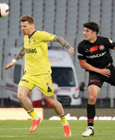 Fenerbahçe’de Serdar Aziz, Avusturya kampından ayrıldı