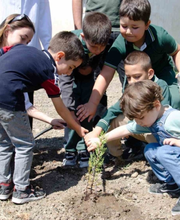 Fidanları Toprakla, Minikleri Eğlenceyle Buluşturdular