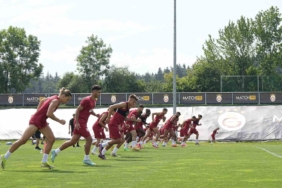 Galatasaray yeni sezon hazırlıklarını yaptığı antrenmanla sürdürdü