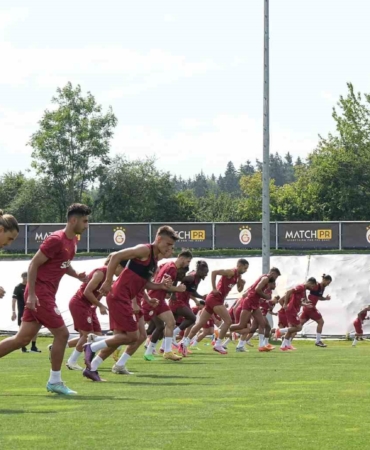 Galatasaray yeni sezon hazırlıklarını yaptığı antrenmanla sürdürdü