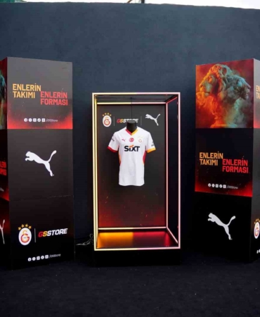 Galatasaray’da yeni sezon formaları tanıtıldı