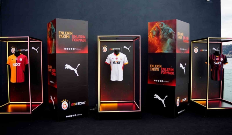 Galatasaray’da yeni sezon formaları tanıtıldı