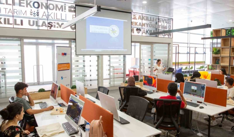 Genç girişimcilere 3 boyutlu tasarım eğitimi