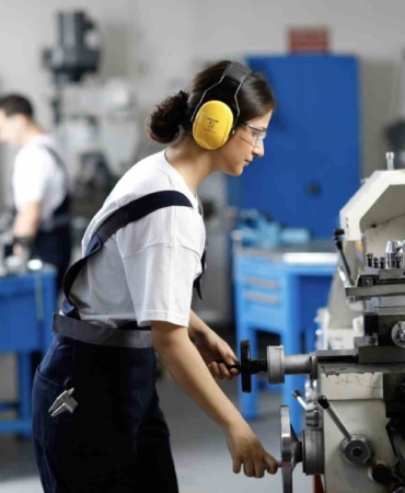 Gençler 11 ayda iş hayatına hazırlanıyor