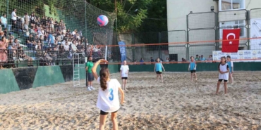 Gölcük’te plaj voleybol turnuvası heyecanı başlıyor