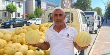 Gönen kavunu tezgahlarda