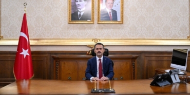 Göreve başladığı ilk günde adına sahte hesaplar açıldı