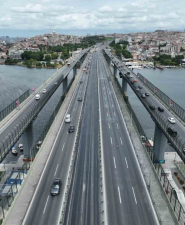 Haliç Köprüsü’nde asfalt yenileme çalışması kilometrelerce araç kuyruğu oluşturdu