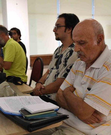 Hatıralarını kaleme almak için 77 yaşında senaryo yazarlığı öğreniyor