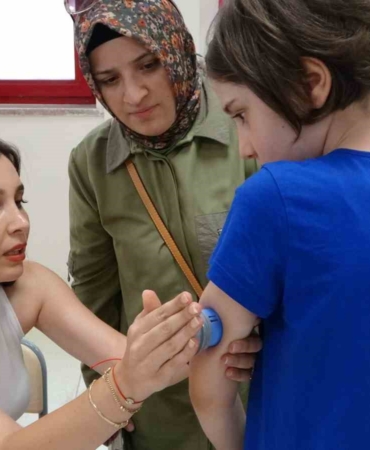 Hayırsever iş insanından tip-1 diyabetli çocuklara 1 yıllık sensör bağışı