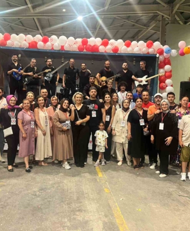 Hem eğlendiler hem yardım topladılar