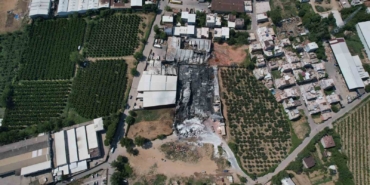 Hurdalar milyonluk fabrikaları küle çevirdi