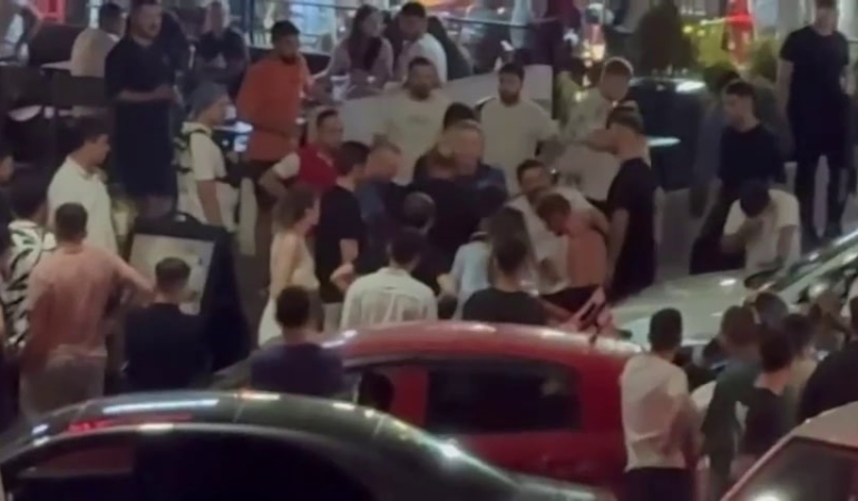 Husumetli iki grup kavgasında ortalık savaş alanına döndü