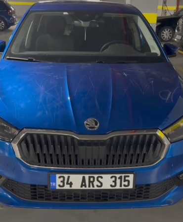 İBB’nin Müze Gazhane’deki İspark otoparkında 4 adet sıfır araç çizik halde bulundu