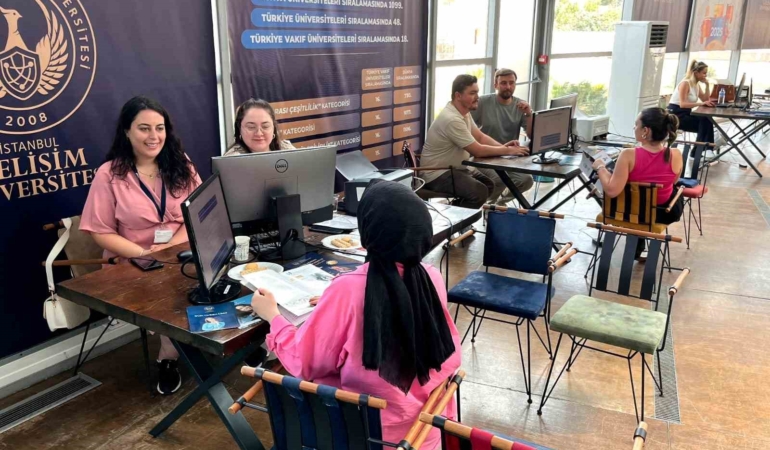 İGÜ Tercih ve Tanıtım Günleri başladı