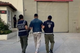 İki ayrı suçtan aranan suç makinesi kıskıvrak yakalandı